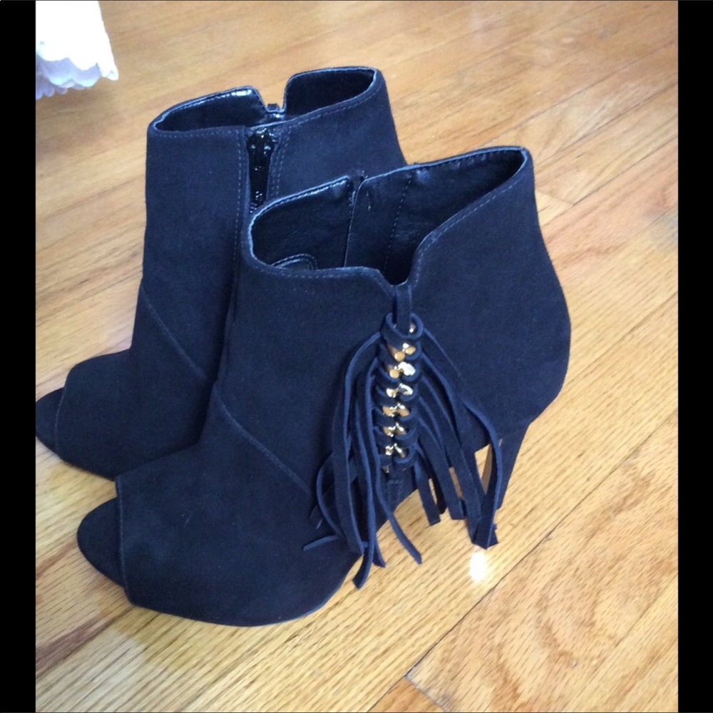 Guess suede shoes